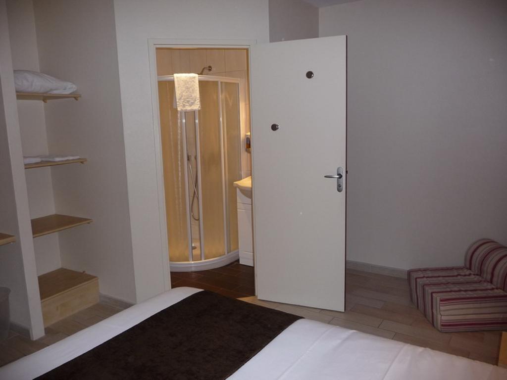 La Godiniere Hotell Cholet Exteriör bild